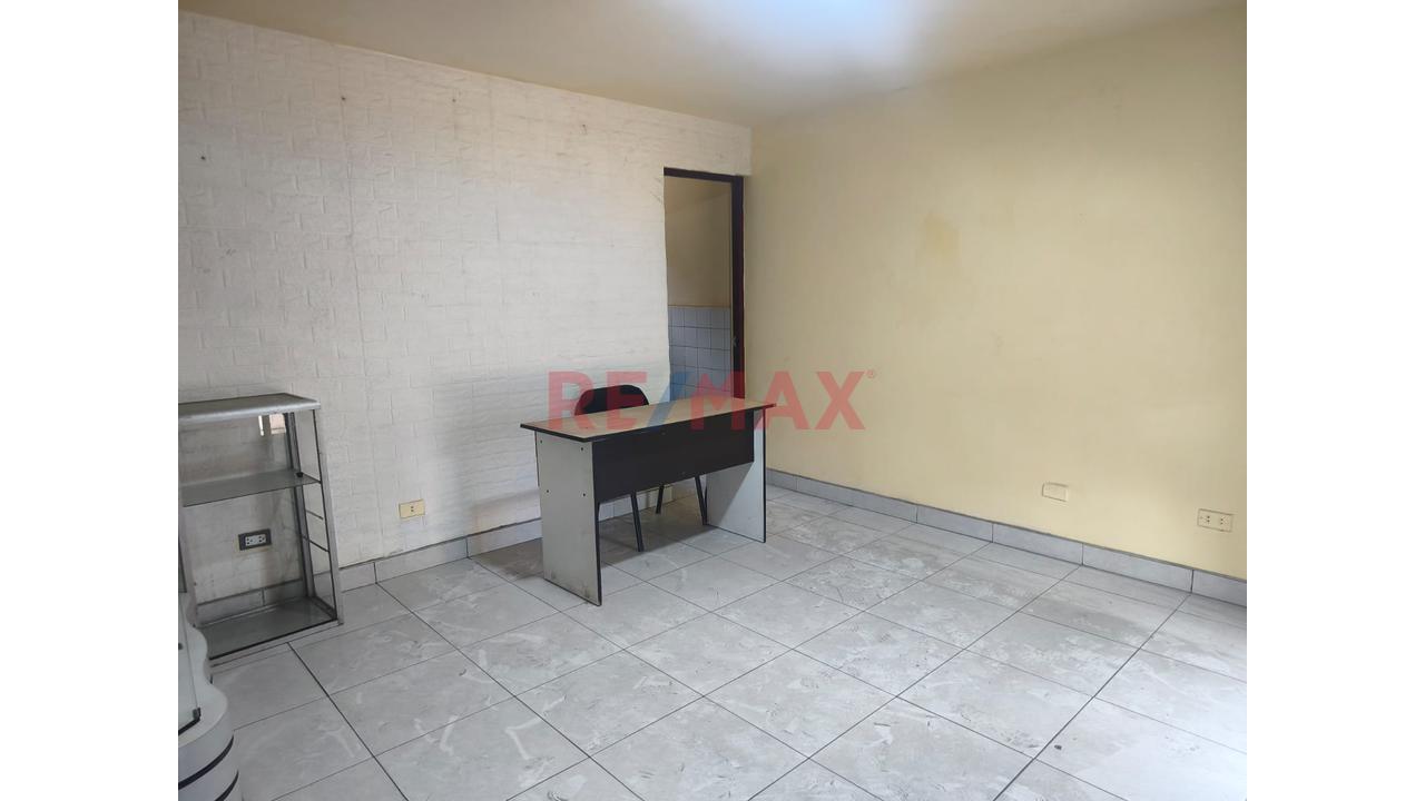¡Oportunidad Comercial Frente Al Mall Puruchuco! | Local De 20 M² Con Puerta A Calle - 2