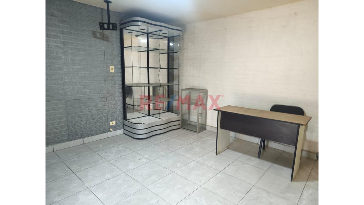 ¡Oportunidad Comercial Frente Al Mall Puruchuco! | Local De 20 M² Con Puerta A Calle - 1