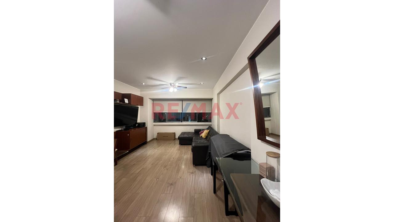 Flat De 104 M² Con Doble Estacionamiento Y Depósito