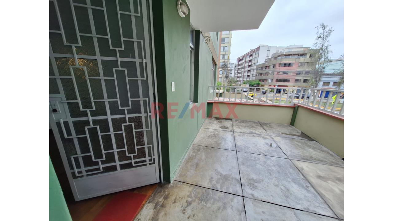 Alquilo Departamento Amplio En Av. Principal Surquillo - 10