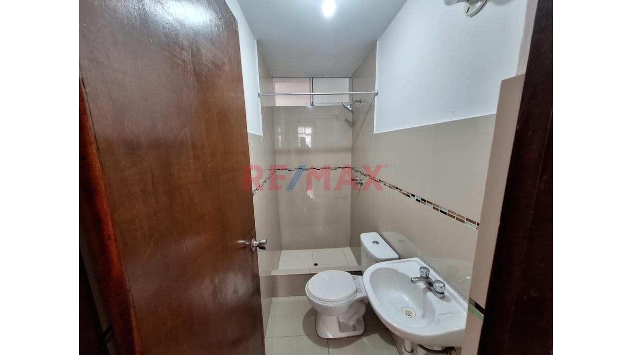 Alquilo Departamento Amplio En Av. Principal Surquillo - 8