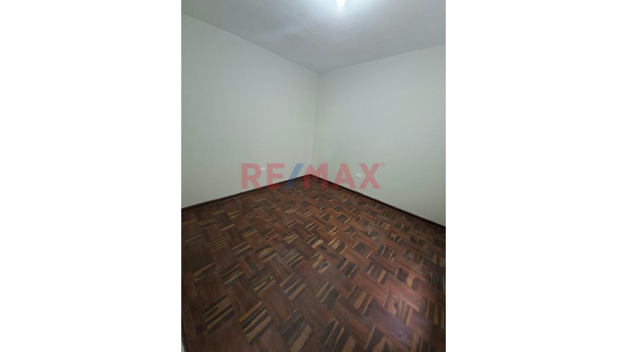 Alquiler Departamentto Remodelado Frente A Parque Distrito De Rimac — foto 14