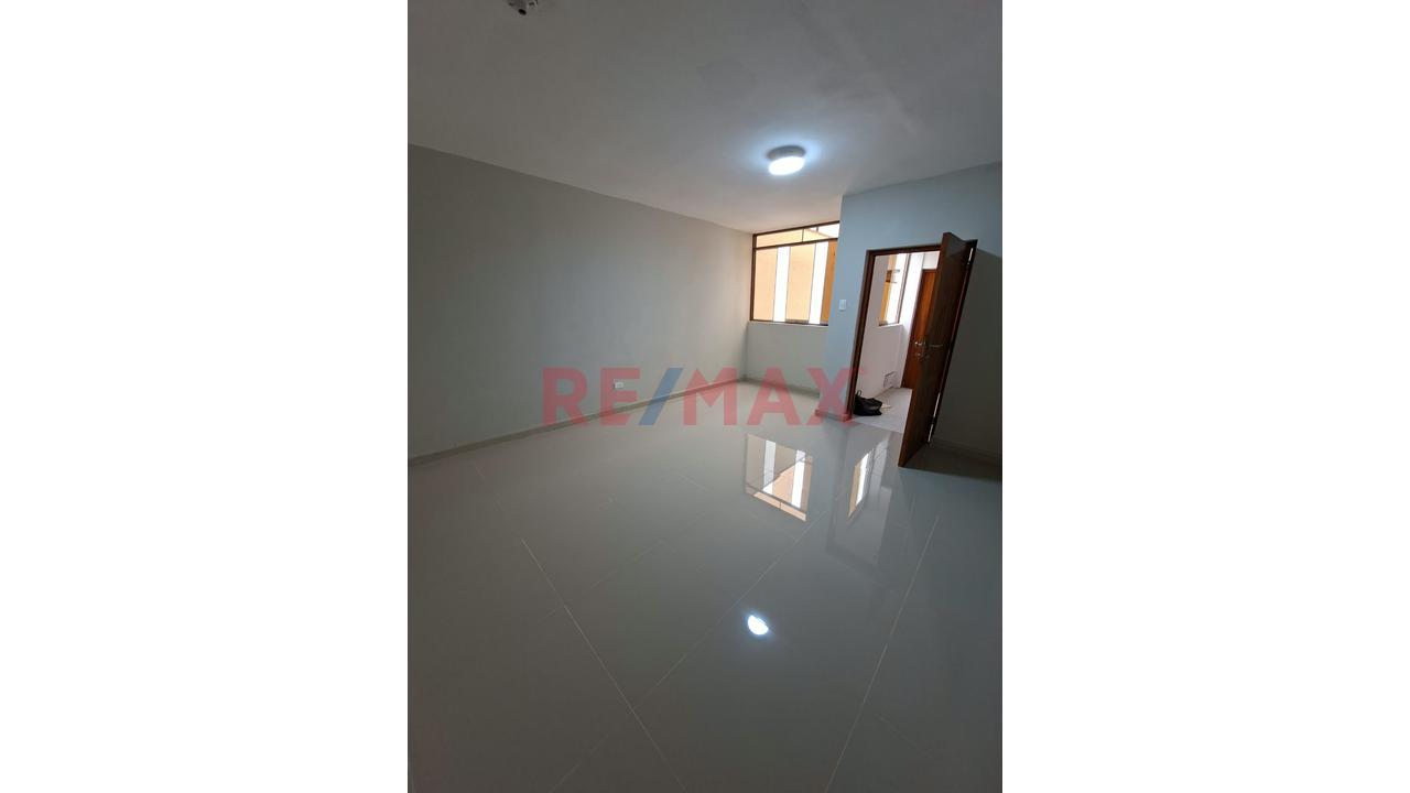 Alquiler Departamentto Remodelado Frente A Parque Distrito De Rimac — foto 4
