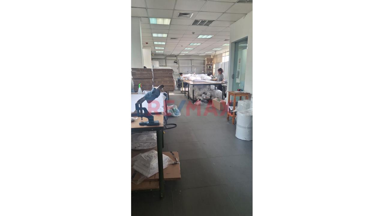 Se Alquilan 223.40 M2 En Ate - 2 Pisos Multifuncionales / Coworking Industrial - 20