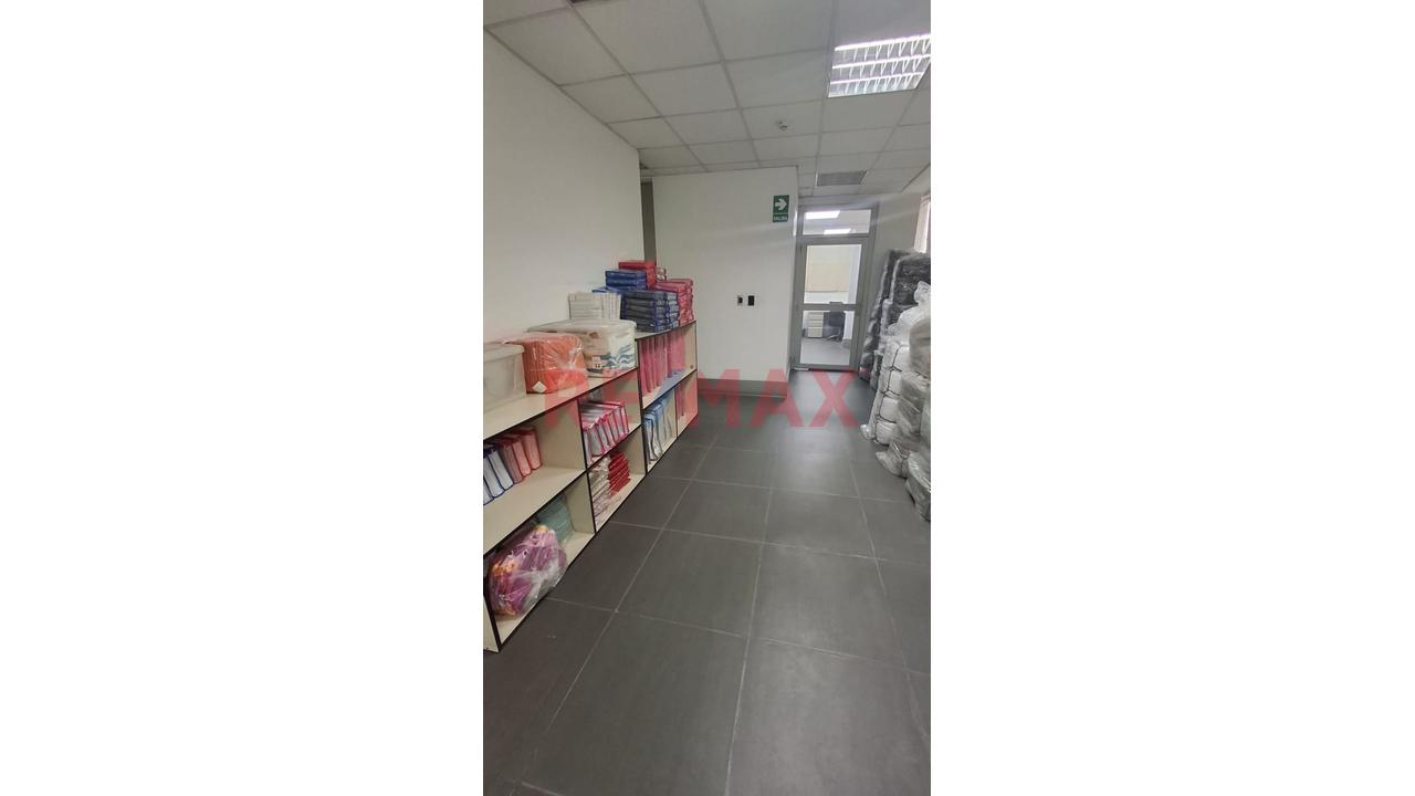 Se Alquilan 223.40 M2 En Ate - 2 Pisos Multifuncionales / Coworking Industrial - 18
