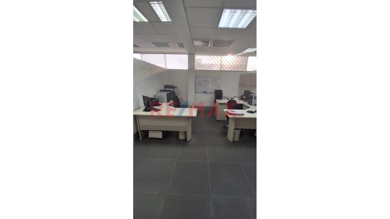 Se Alquilan 223.40 M2 En Ate - 2 Pisos Multifuncionales / Coworking Industrial - 12