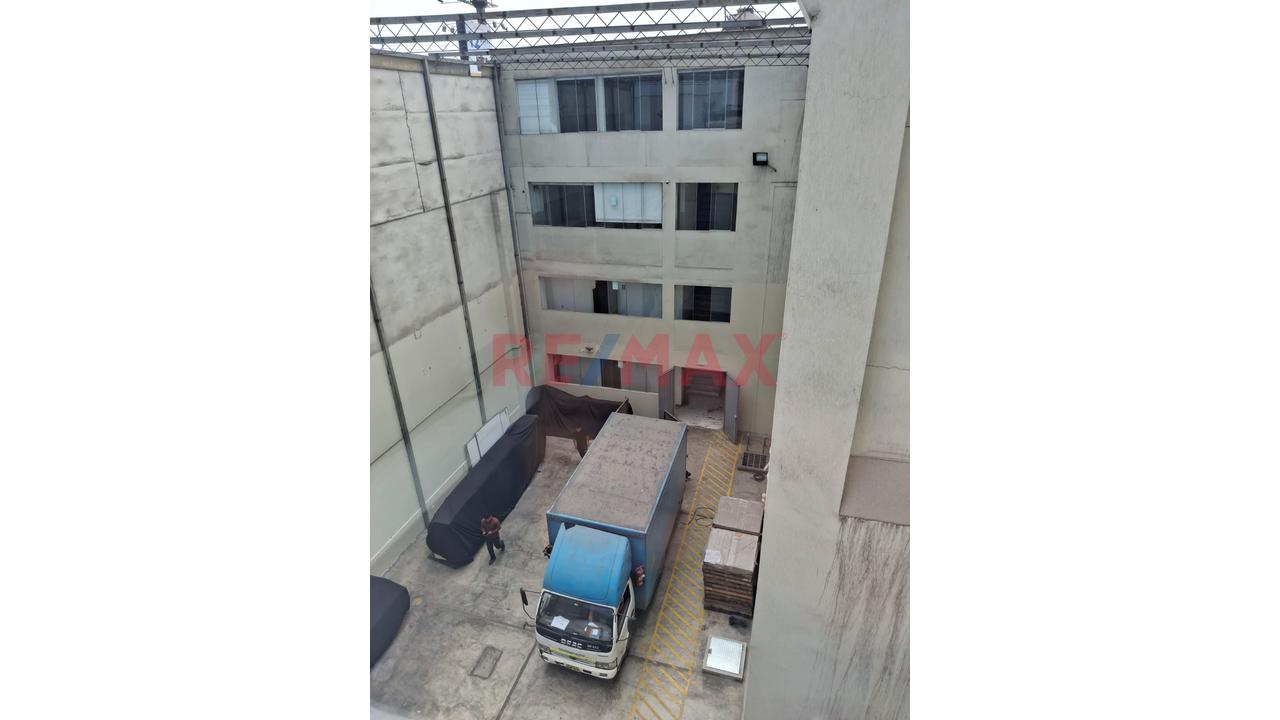 Se Alquilan 223.40 M2 En Ate - 2 Pisos Multifuncionales / Coworking Industrial - 2