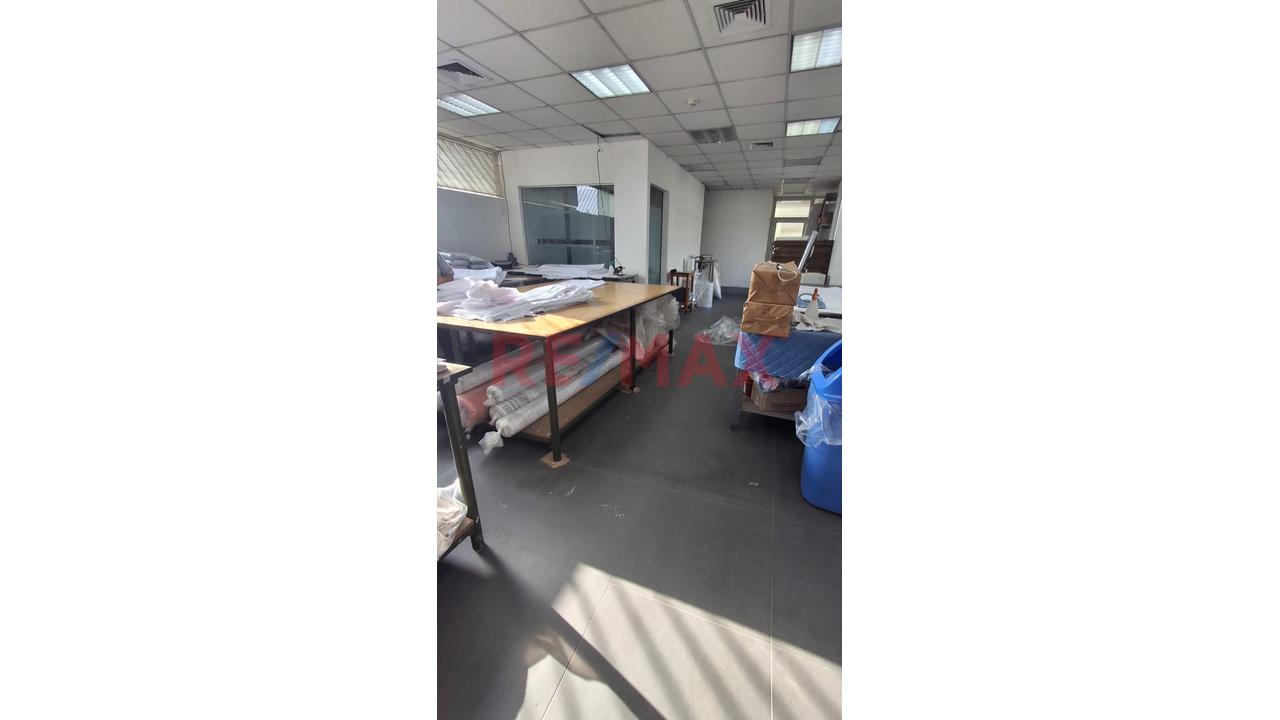Se Alquilan 223.40 M2 En Ate - 2 Pisos Multifuncionales / Coworking Industrial - 19