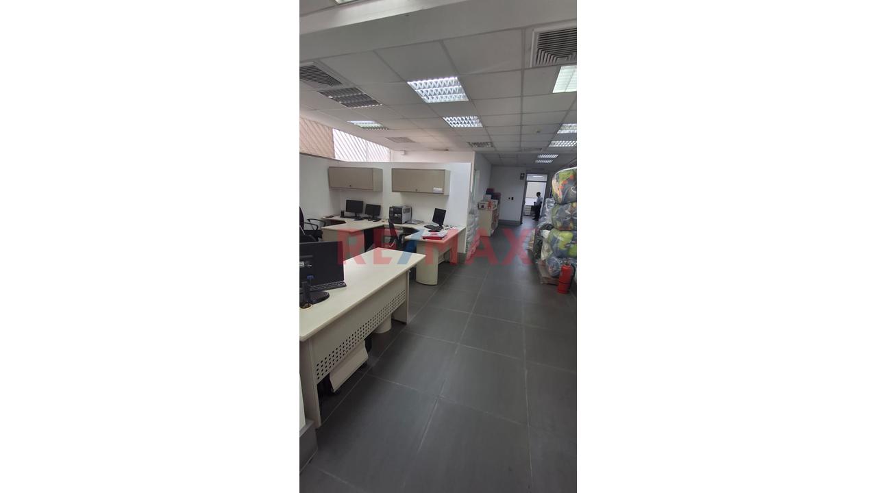 Se Alquilan 223.40 M2 En Ate - 2 Pisos Multifuncionales / Coworking Industrial - 13
