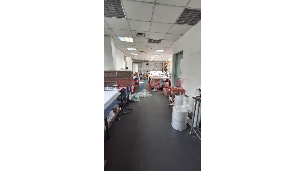 Se Alquilan 223.40 M2 En Ate - 2 Pisos Multifuncionales / Coworking Industrial - 21
