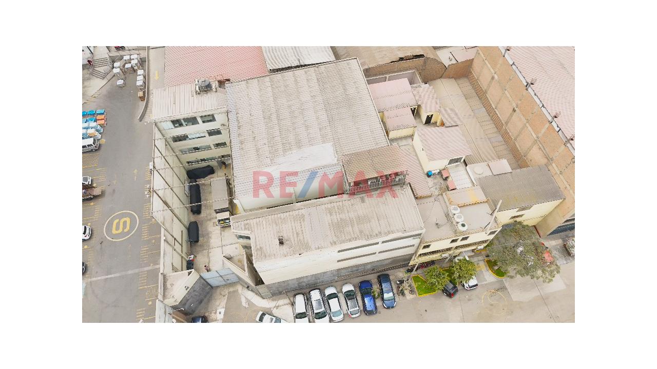 Se Alquilan 223.40 M2 En Ate - 2 Pisos Multifuncionales / Coworking Industrial - 1