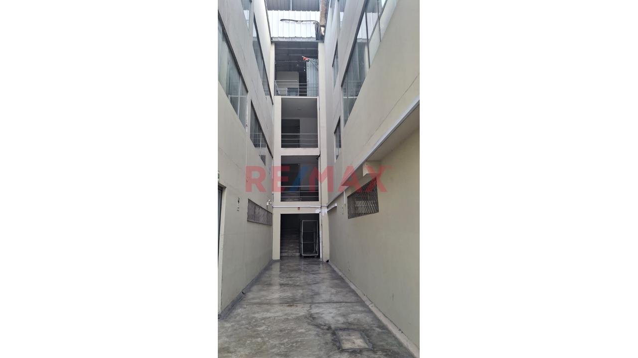 Se Alquilan 223.40 M2 En Ate - 2 Pisos Multifuncionales / Coworking Industrial - 4