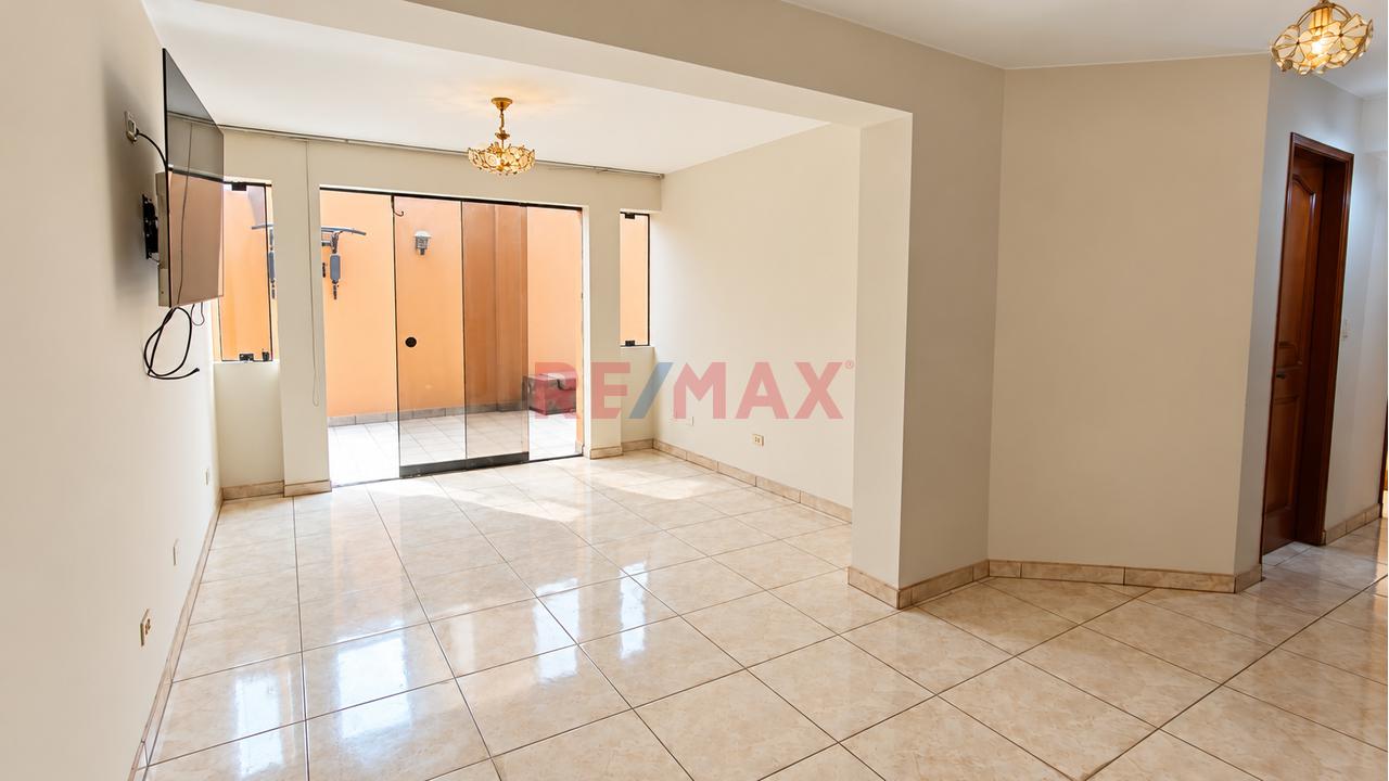 Venta Exclusivo Triplex Con Terraza Y Amplia Cochera Santa Patricia La Molina - 12