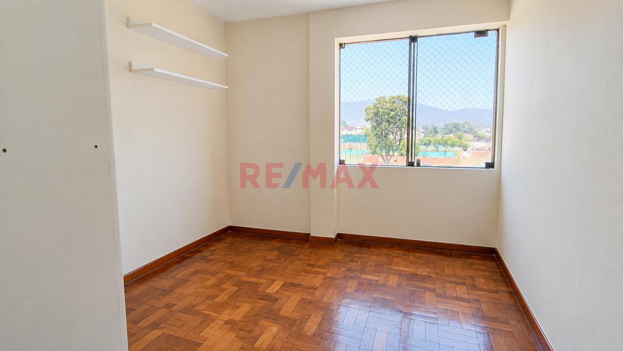 Venta Exclusivo Triplex Con Terraza Y Amplia Cochera Santa Patricia La Molina - 9