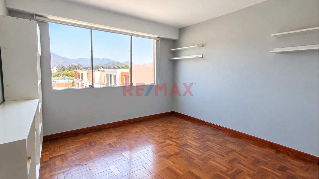 Venta Exclusivo Triplex Con Terraza Y Amplia Cochera Santa Patricia La Molina - 8
