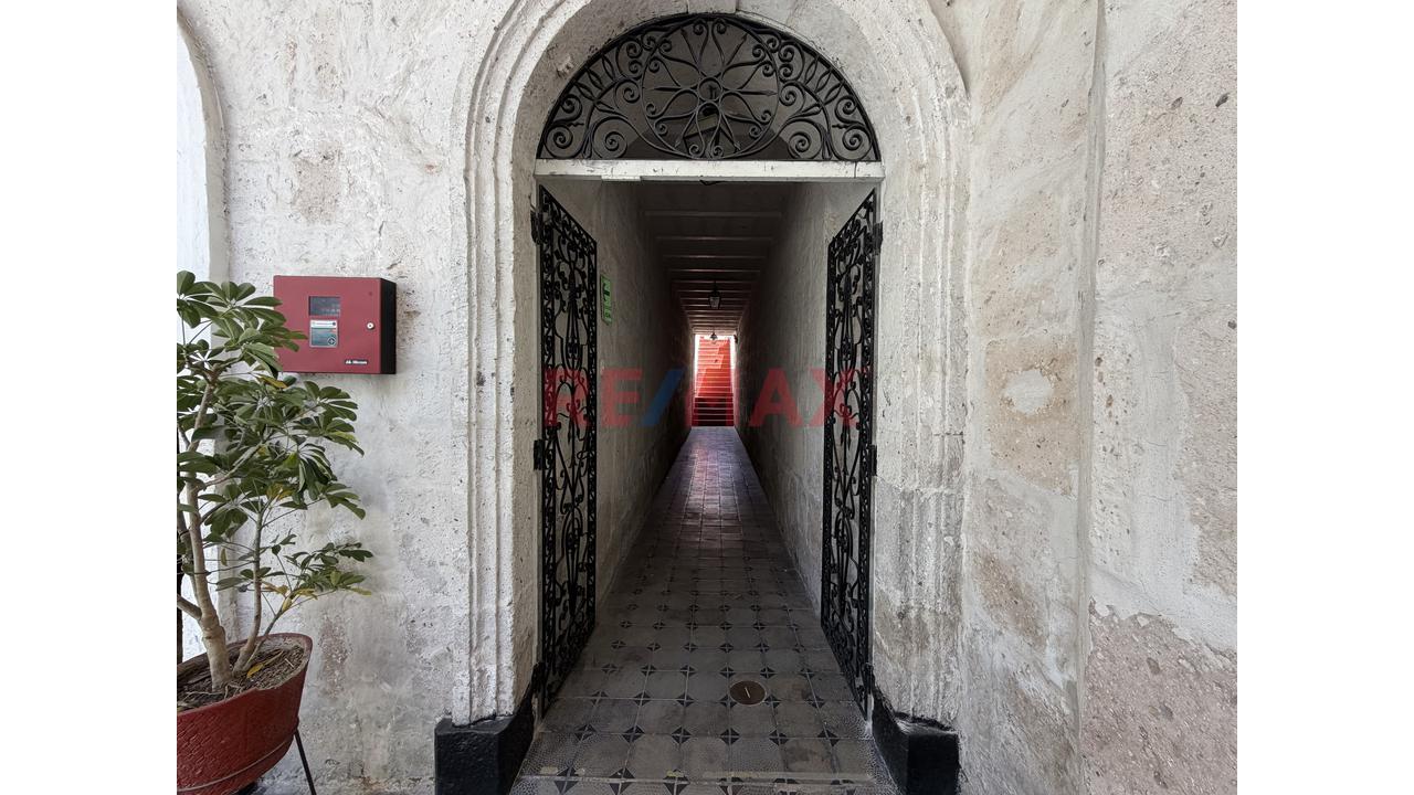 Oportunidad De Inversión! Casona De Valor Patrimonial, Amplia Y Estratégicamente Ubicada En Arequipa — foto 3