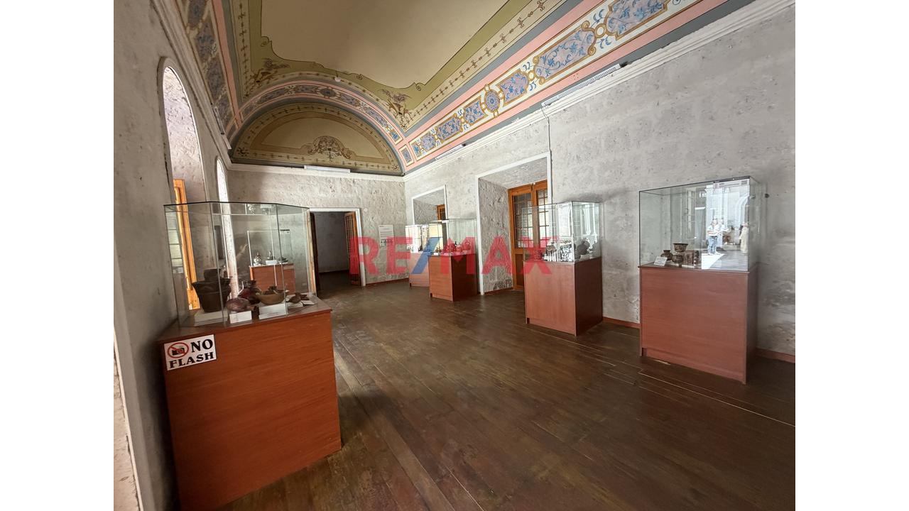Oportunidad De Inversión! Casona De Valor Patrimonial, Amplia Y Estratégicamente Ubicada En Arequipa — foto 1