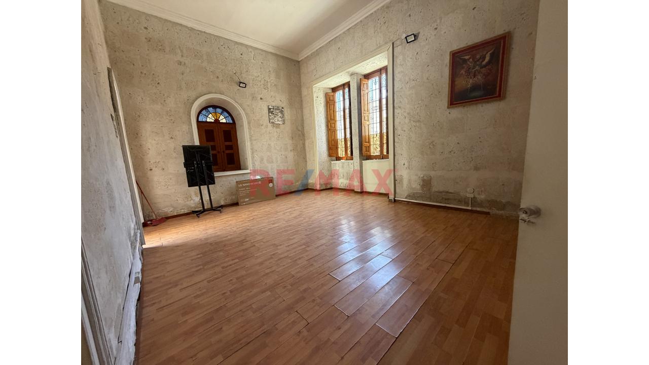 Oportunidad De Inversión! Casona De Valor Patrimonial, Amplia Y Estratégicamente Ubicada En Arequipa — foto 8