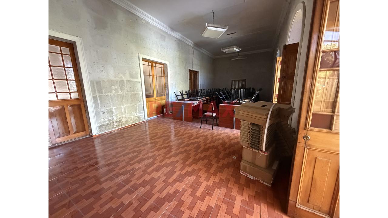 Oportunidad De Inversión! Casona De Valor Patrimonial, Amplia Y Estratégicamente Ubicada En Arequipa — foto 6