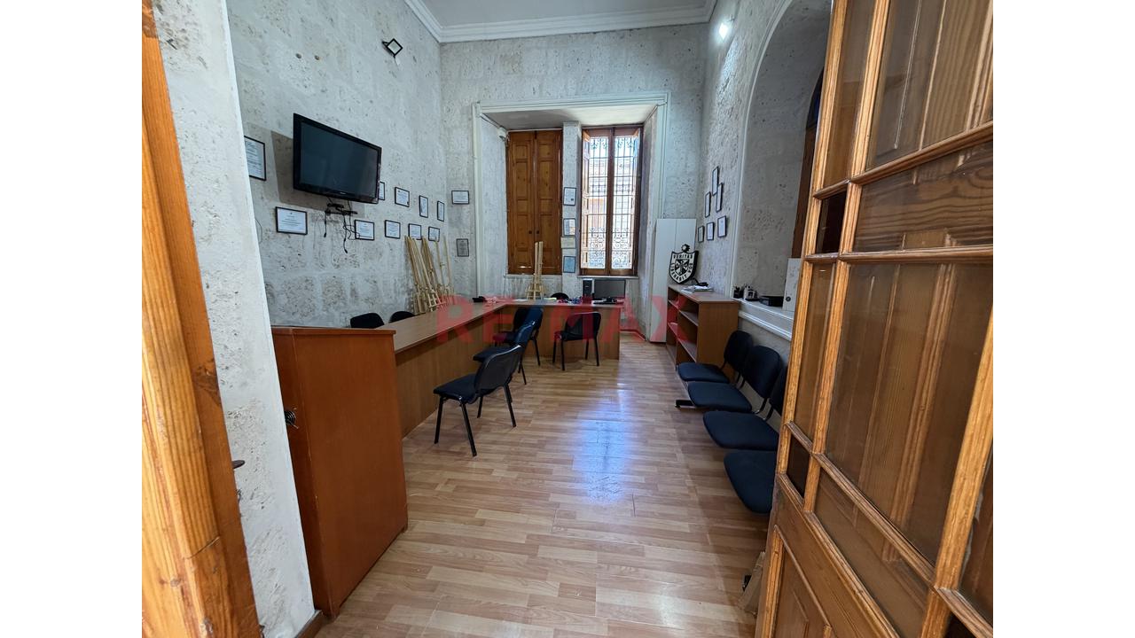 Oportunidad De Inversión! Casona De Valor Patrimonial, Amplia Y Estratégicamente Ubicada En Arequipa — foto 2