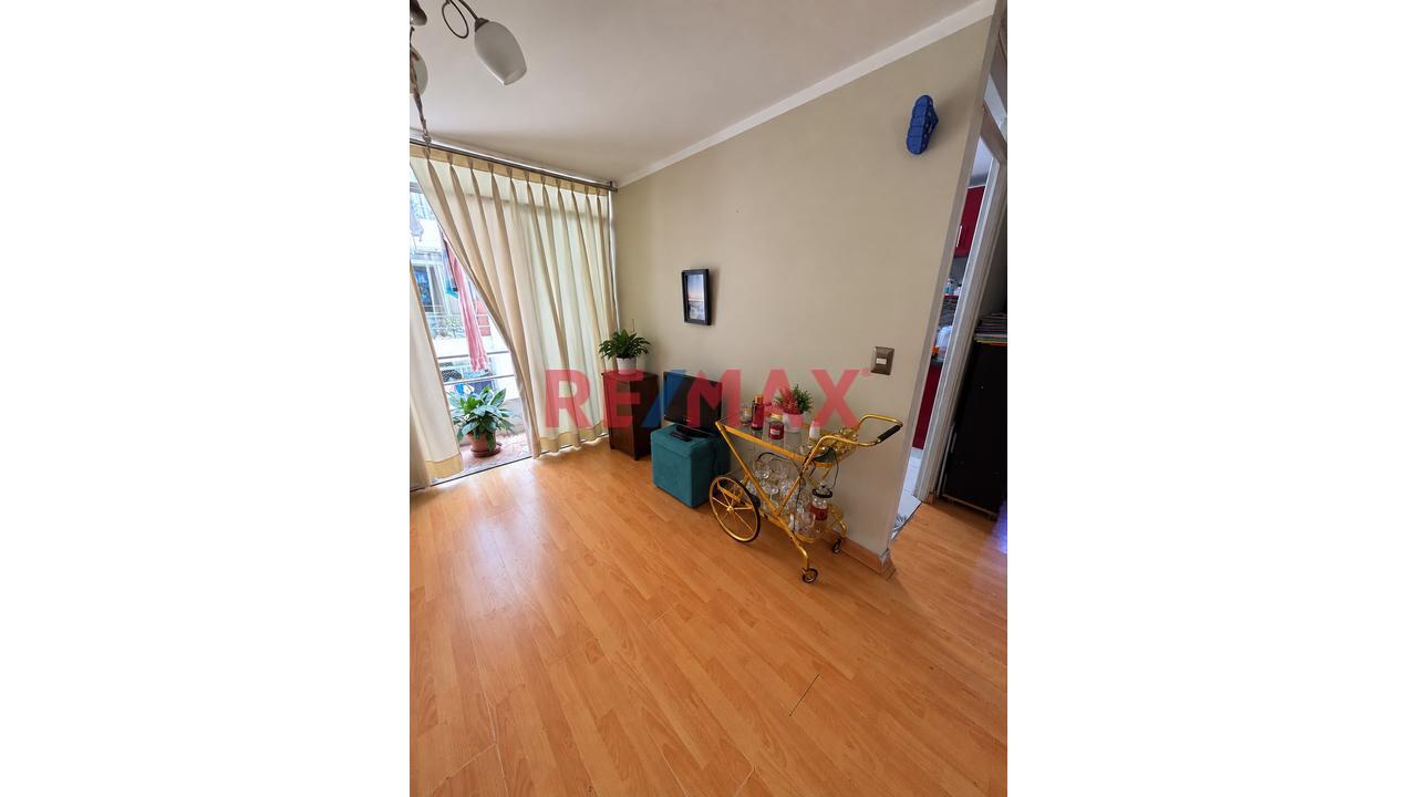 Departamento En Venta / Condominio Los Girasoles / Piso 4 / Ascensor - 1