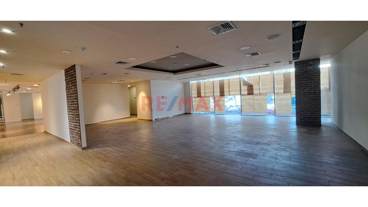 Alquilo Local Comercial 1Er Piso De 306 M2 En Av. Conquistadores - 5
