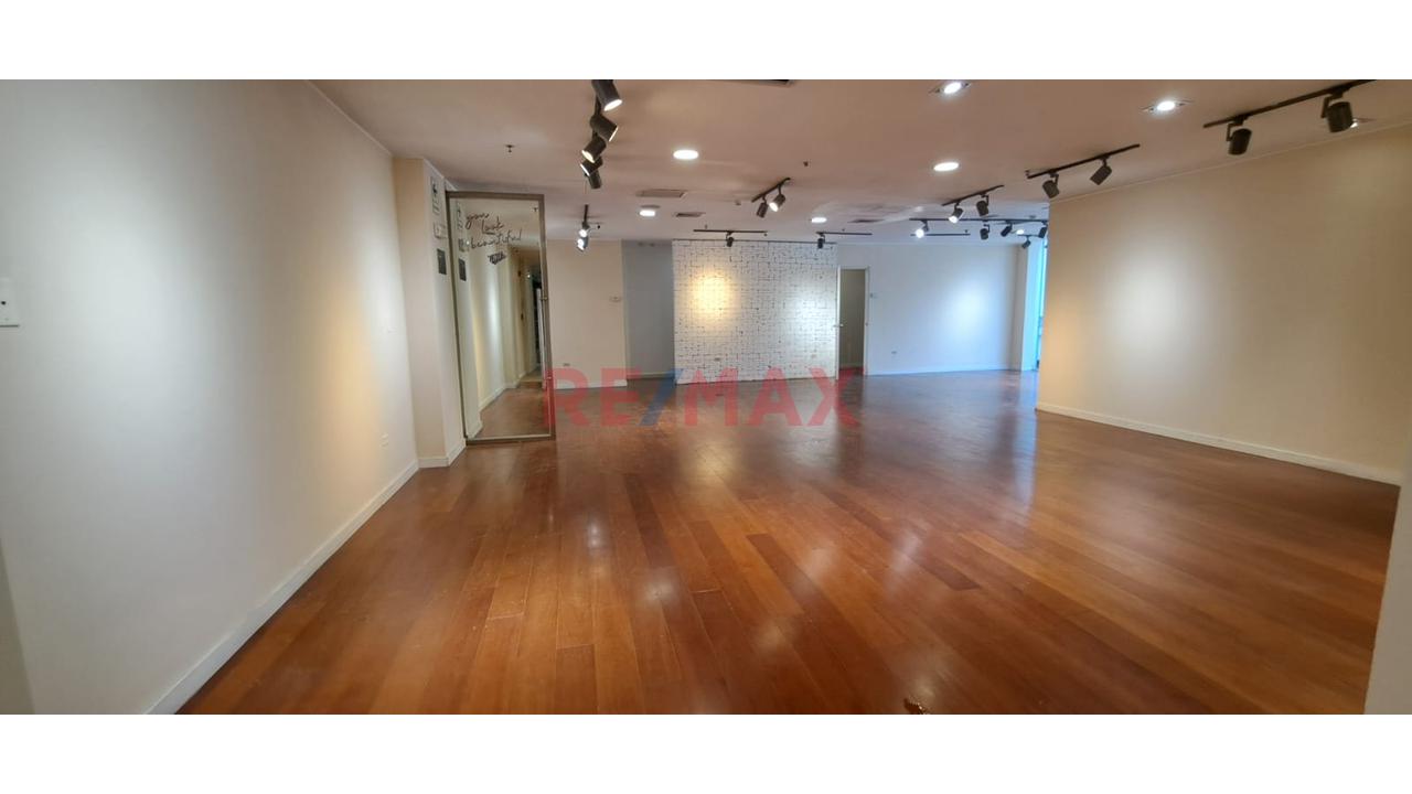 Alquilo Local Comercial 1Er Piso De 306 M2 En Av. Conquistadores - 7