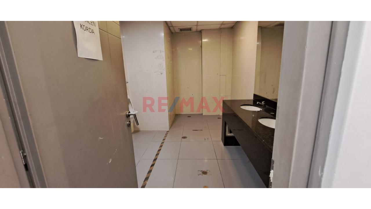 Alquilo Local Comercial 1Er Piso De 306 M2 En Av. Conquistadores - 11