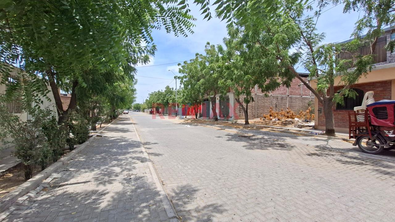 Venta De Terreno En Urb.Los Jardines Corpiura - 2