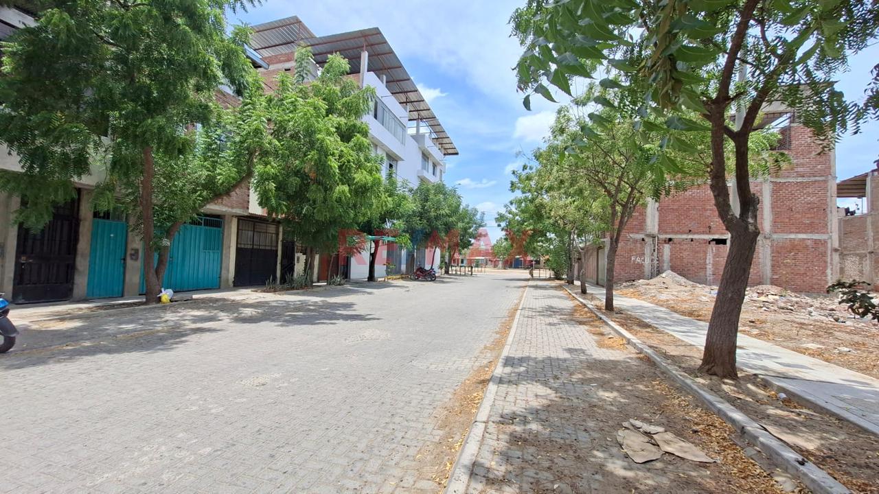 Venta De Terreno En Urb.Los Jardines Corpiura - 7