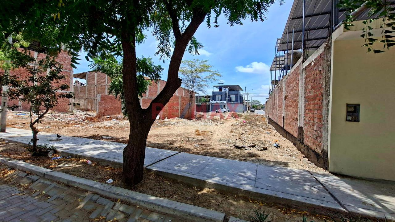 Venta De Terreno En Urb.Los Jardines Corpiura - 3