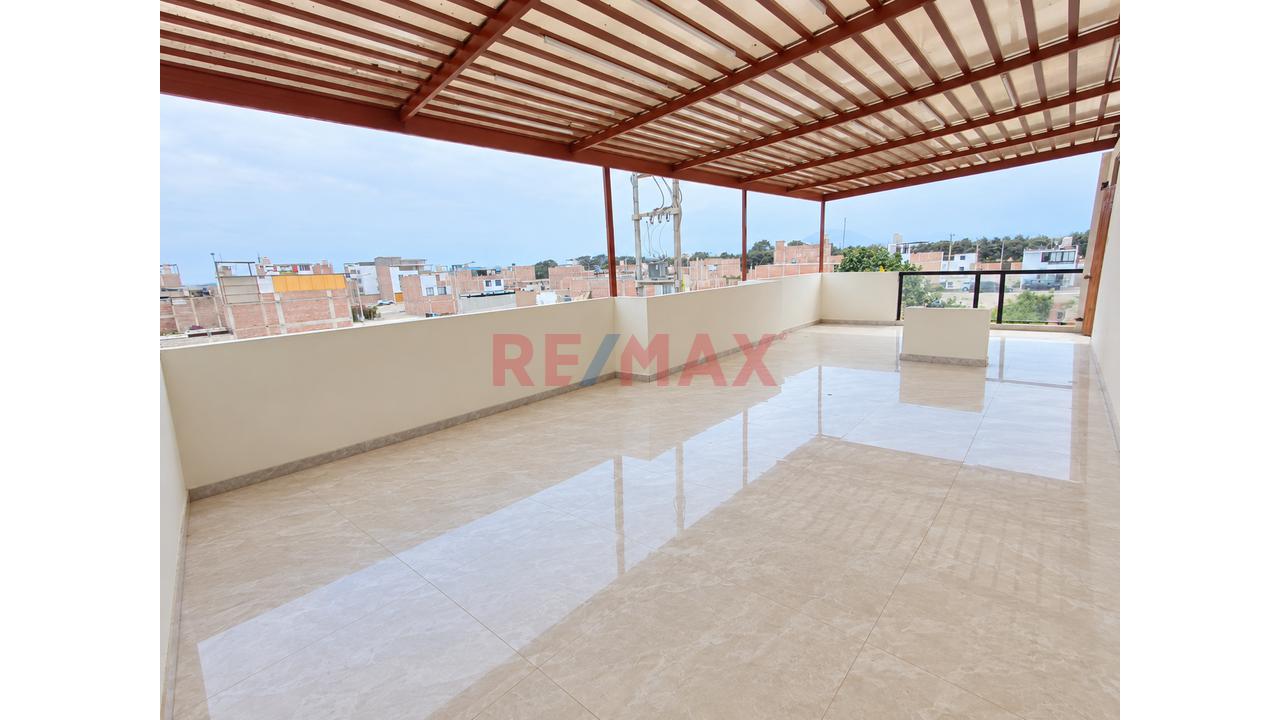 Se Vende Casa De 3 Pisos En Urb. Altos Del Valle - Moche - 18