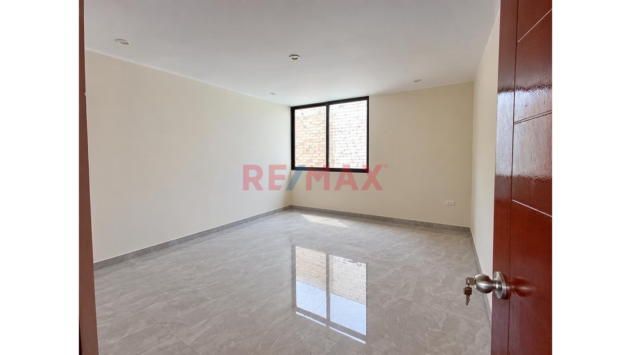 Se Vende Casa De 3 Pisos En Urb. Altos Del Valle - Moche — foto 12