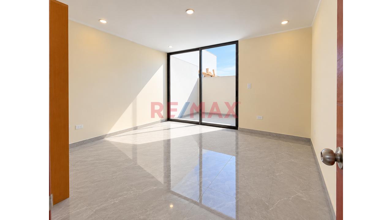 Se Vende Casa De 3 Pisos En Urb. Altos Del Valle - Moche — foto 11