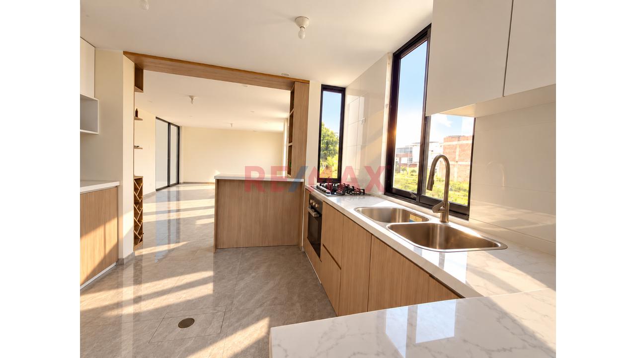Se Vende Casa De 3 Pisos En Urb. Altos Del Valle - Moche — foto 6