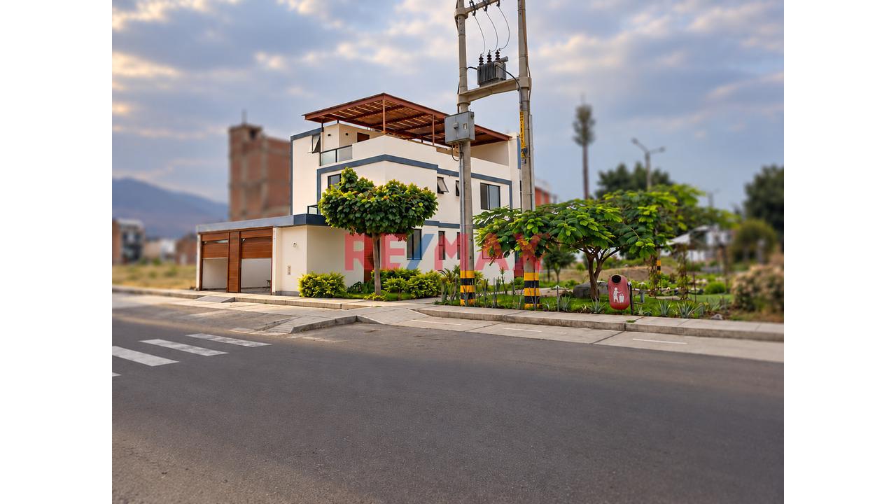 Se Vende Casa De 3 Pisos En Urb. Altos Del Valle - Moche - 1