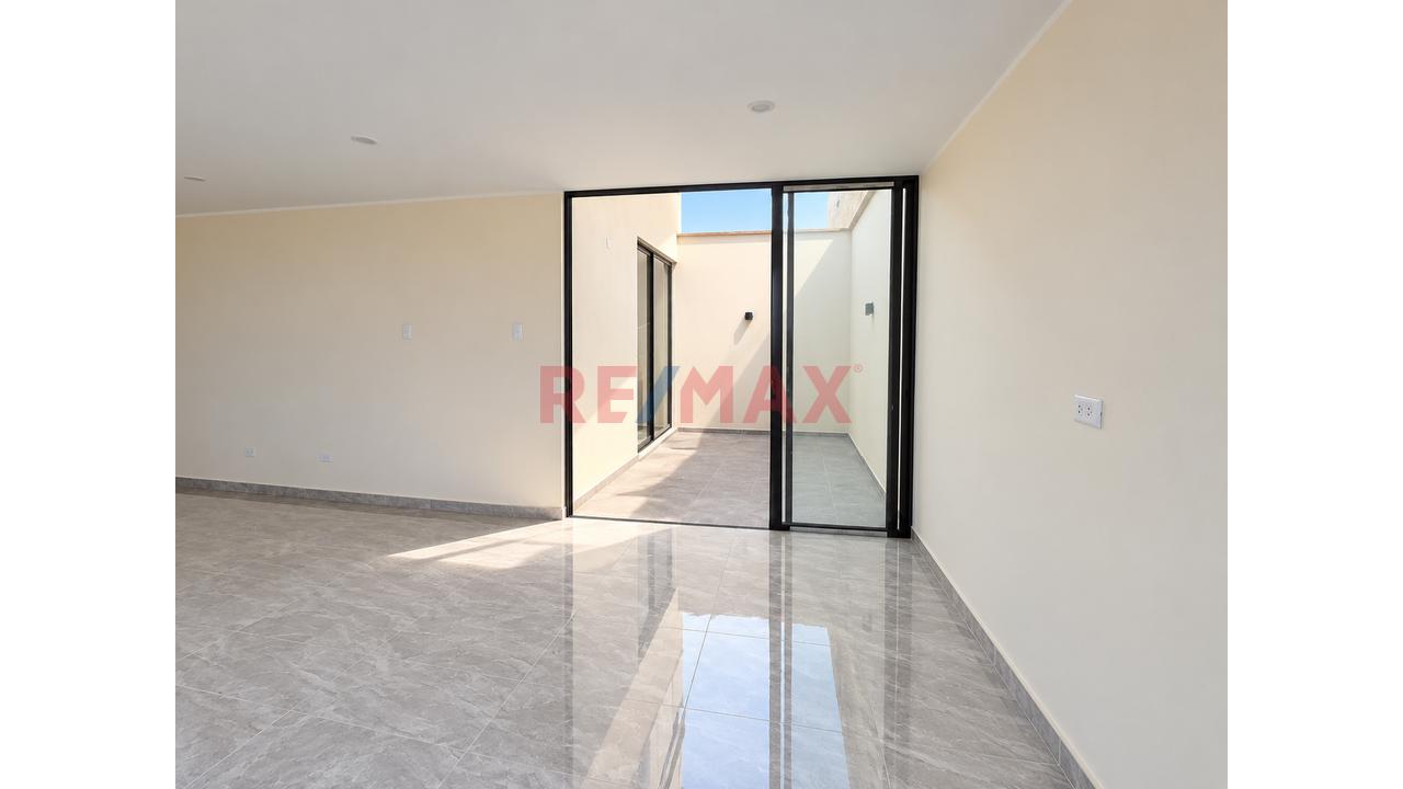 Se Vende Casa De 3 Pisos En Urb. Altos Del Valle - Moche — foto 9