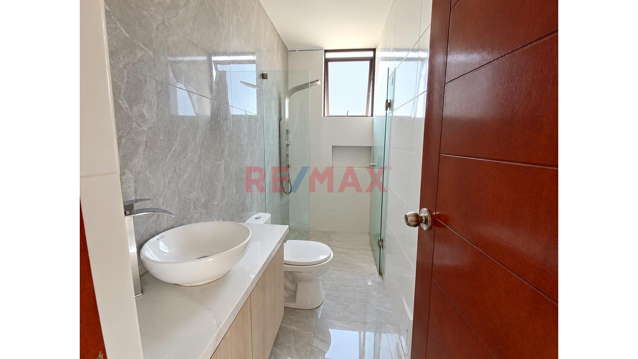 Se Vende Casa De 3 Pisos En Urb. Altos Del Valle - Moche — foto 15