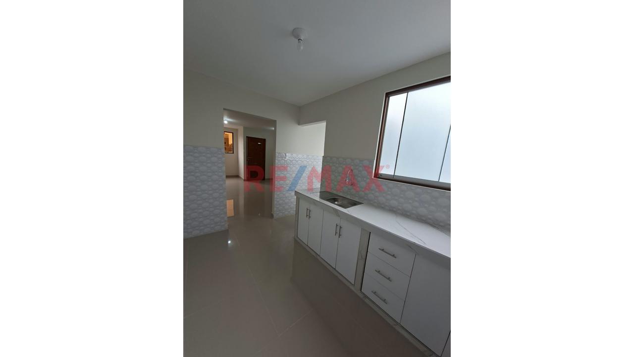 Alquiler Departamentto Remodelado Frente A Parque Distrito De Rimac — foto 3