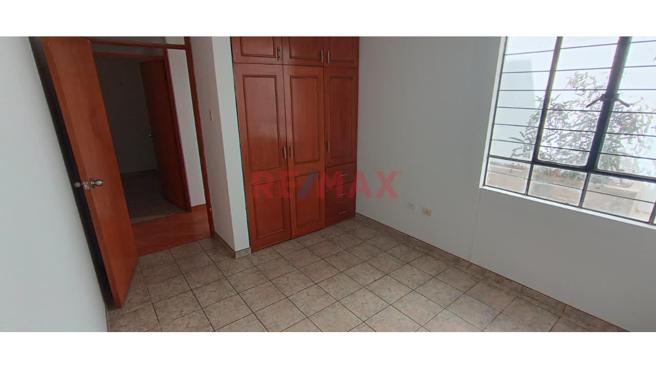 Alquiler De Departamento En Primer Piso Con Cochera Frente A Parque – Urbanización Puente Blanco, Ica - 11