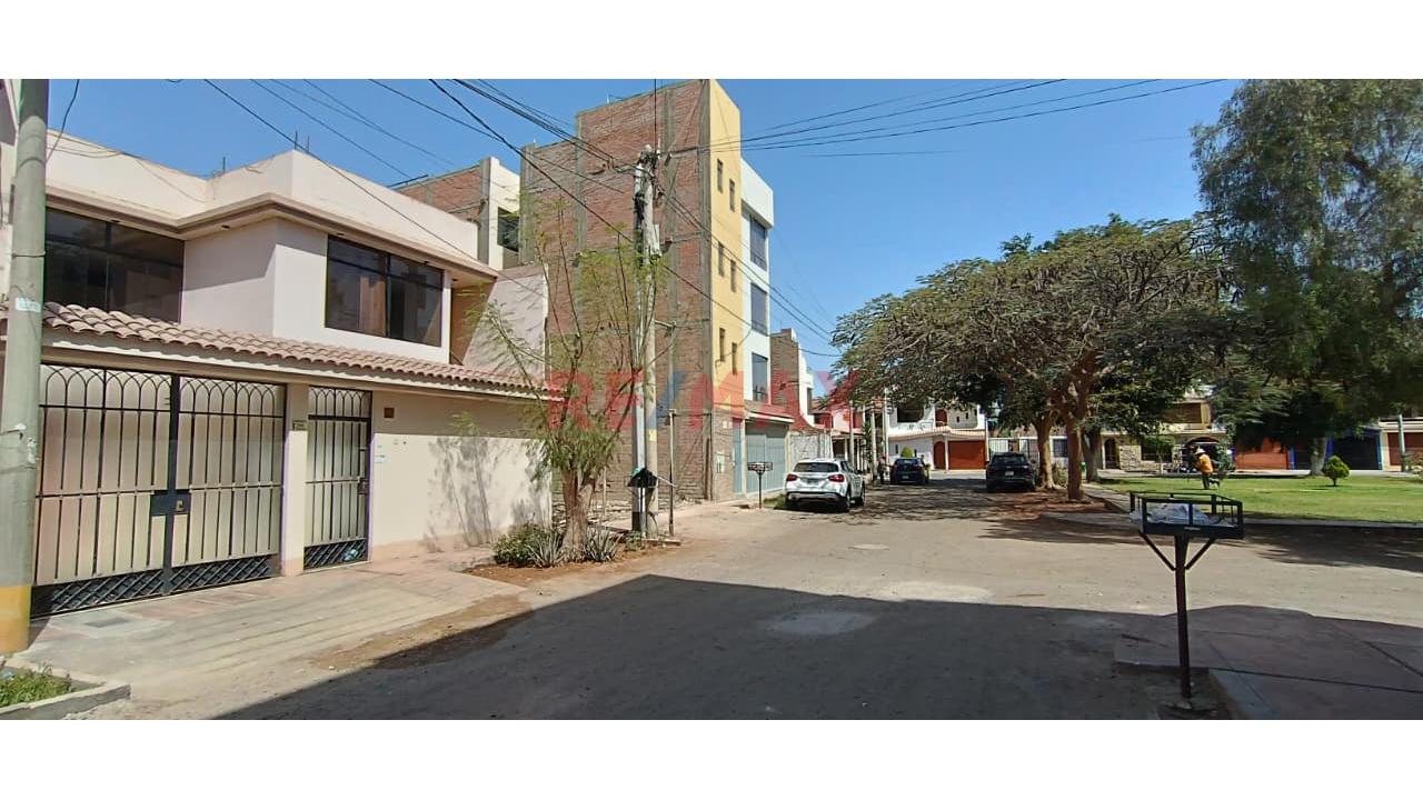 Alquiler De Departamento En Primer Piso Con Cochera Frente A Parque – Urbanización Puente Blanco, Ica - 15