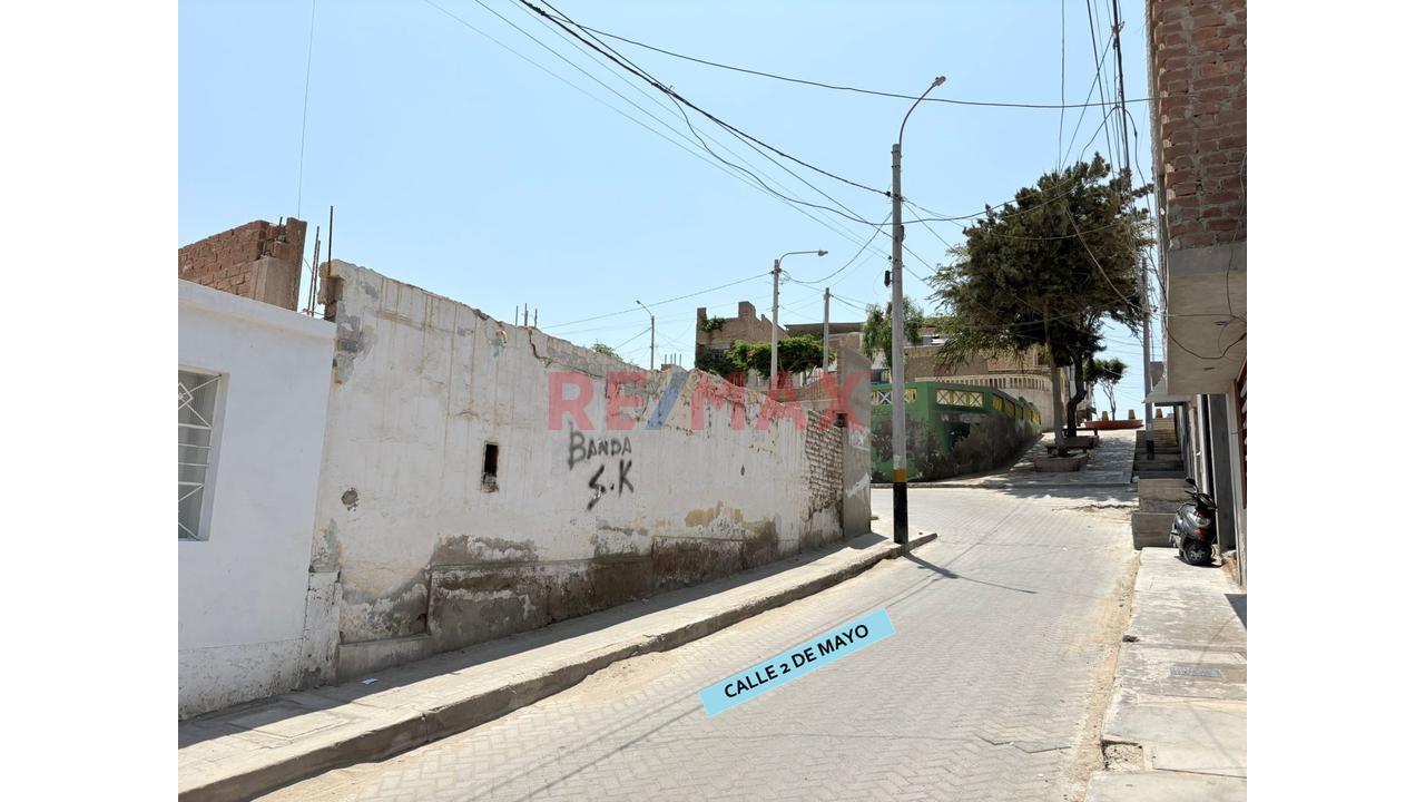 Terreno En Esquina Y Frente A Parque Pacasmayo - 3