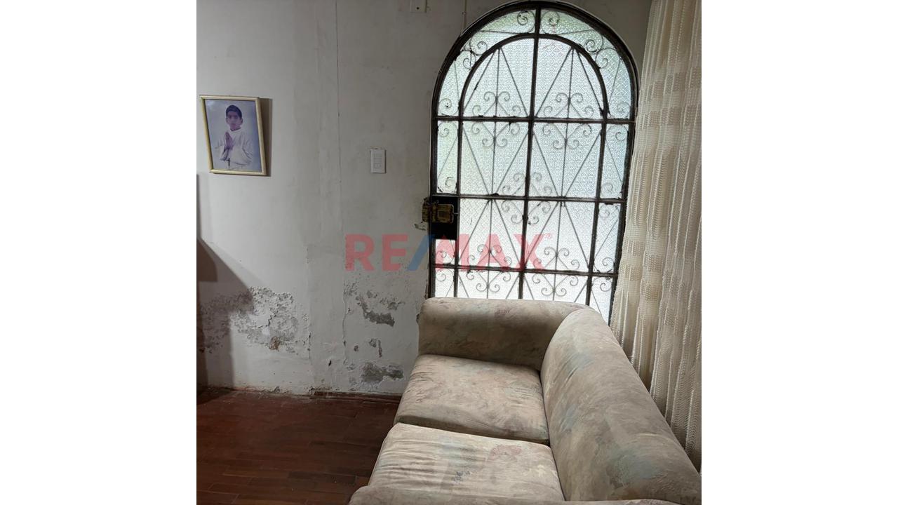 Vendo Casa En Esquina, Zona Mas Comercial De Chorrillos - 7