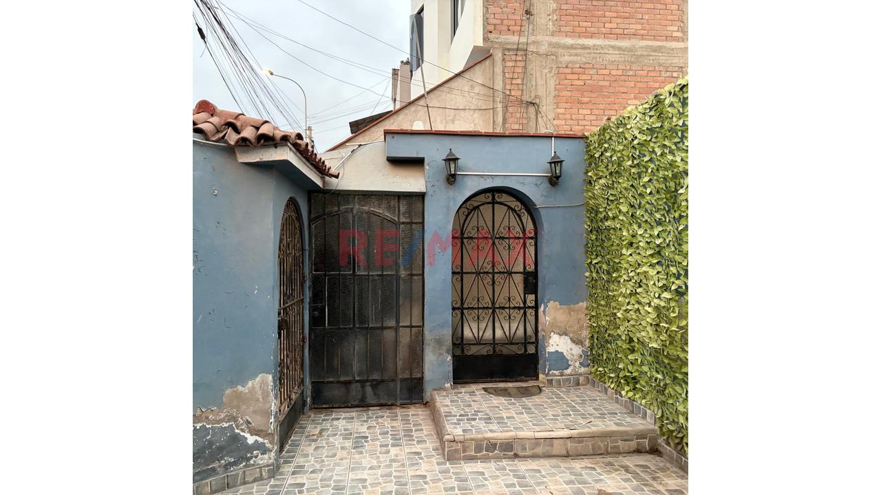 Vendo Casa En Esquina, Zona Mas Comercial De Chorrillos - 2