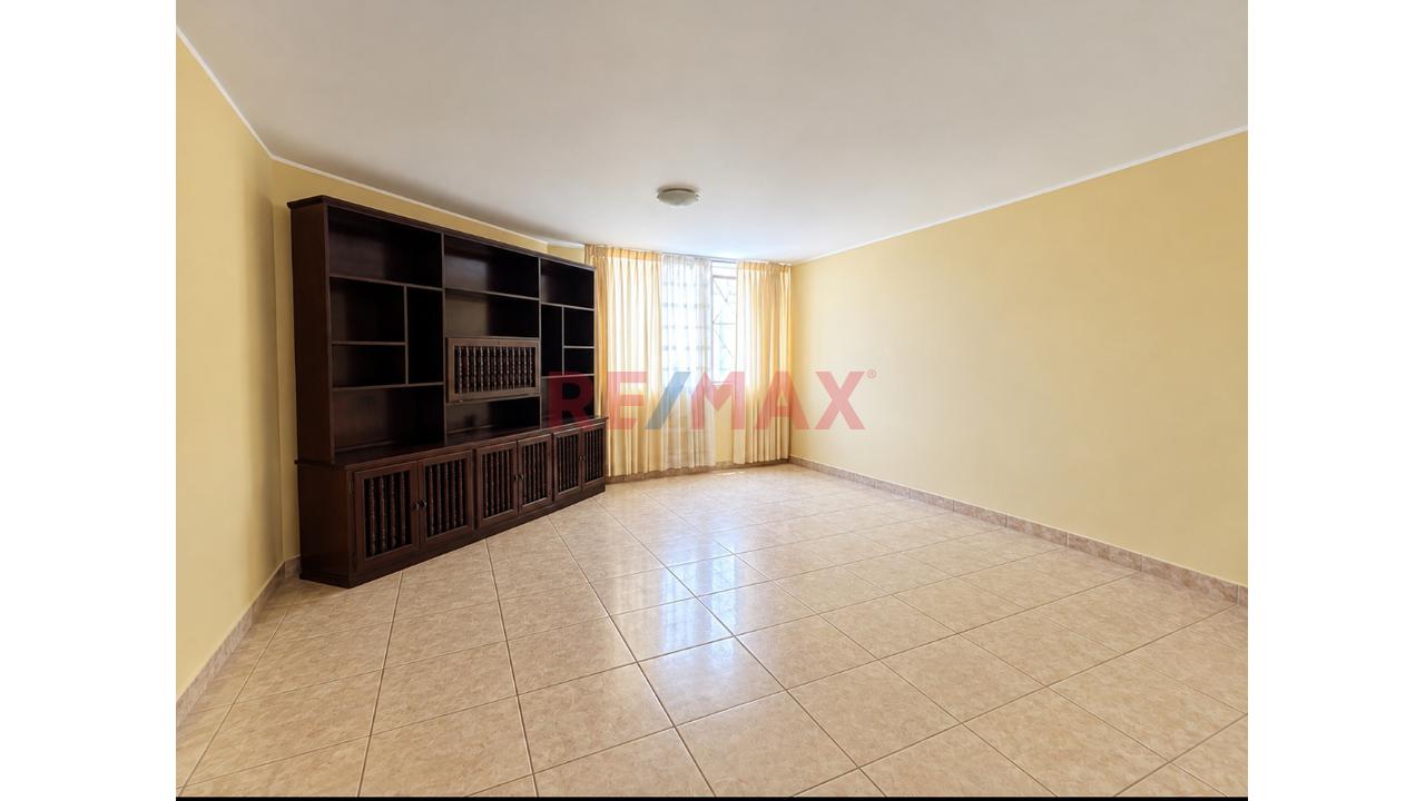 ¡Alquiler De Casa Comercial En Esquina – Urbanización San Isidro, Ica! — foto 3