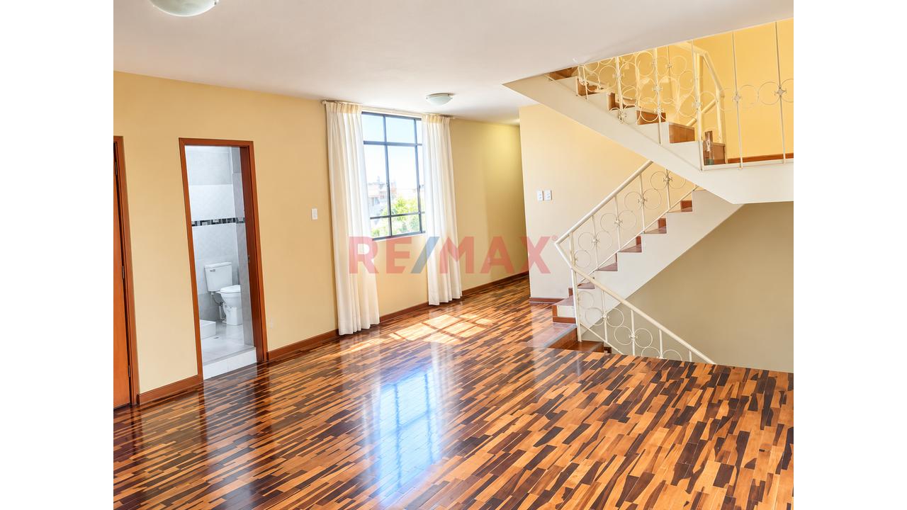 ¡Alquiler De Casa Comercial En Esquina – Urbanización San Isidro, Ica! — foto 8
