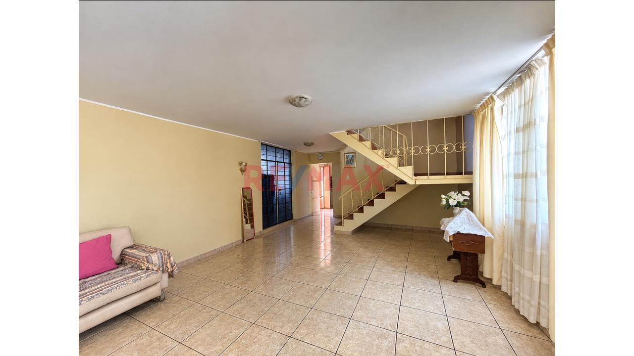 ¡Alquiler De Casa Comercial En Esquina – Urbanización San Isidro, Ica! — foto 4