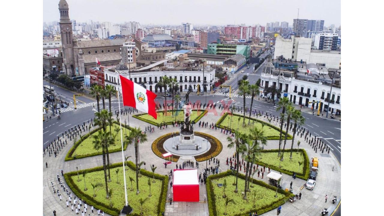 Venta De Departamento De 95 Mts Con Ingreso Independiente — Cercado De Lima - 2