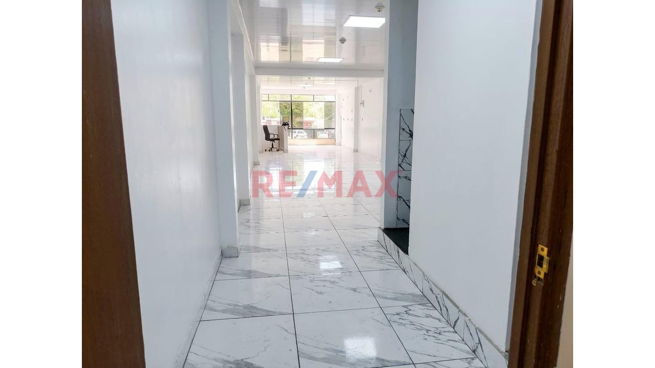Alquiler De Local Comercial Amplio Y Funcional - 6