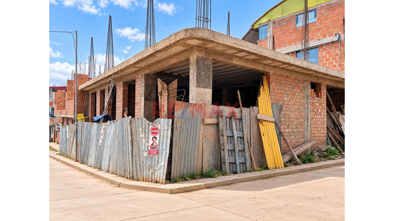 🏡✨ ¡Terreno En Esquina Con Construcción Y Doble Acceso En Cusco! - 1
